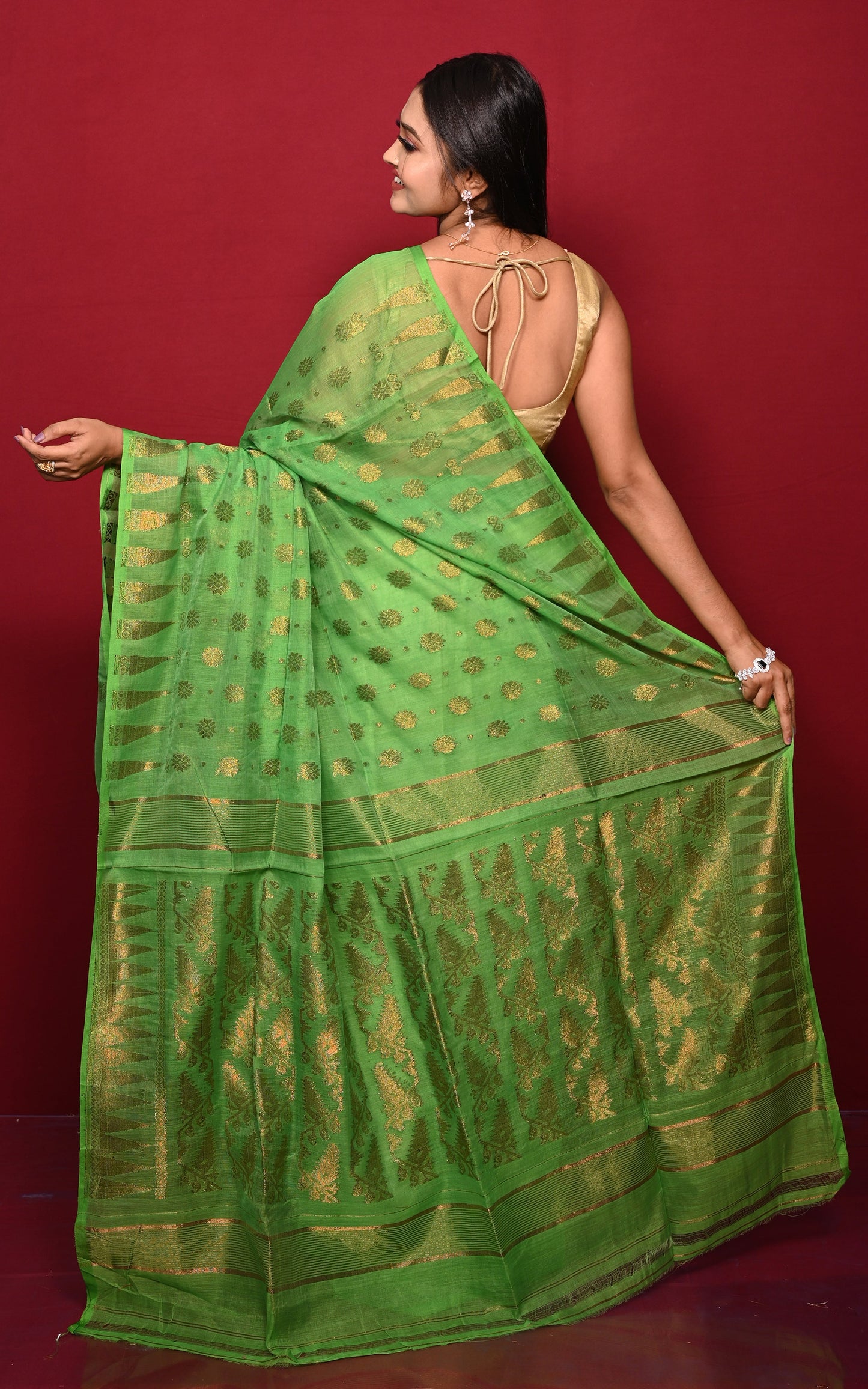 Soft Neem Zari Woven Work Jamdani Saree in Leaf Green and Antique Gold