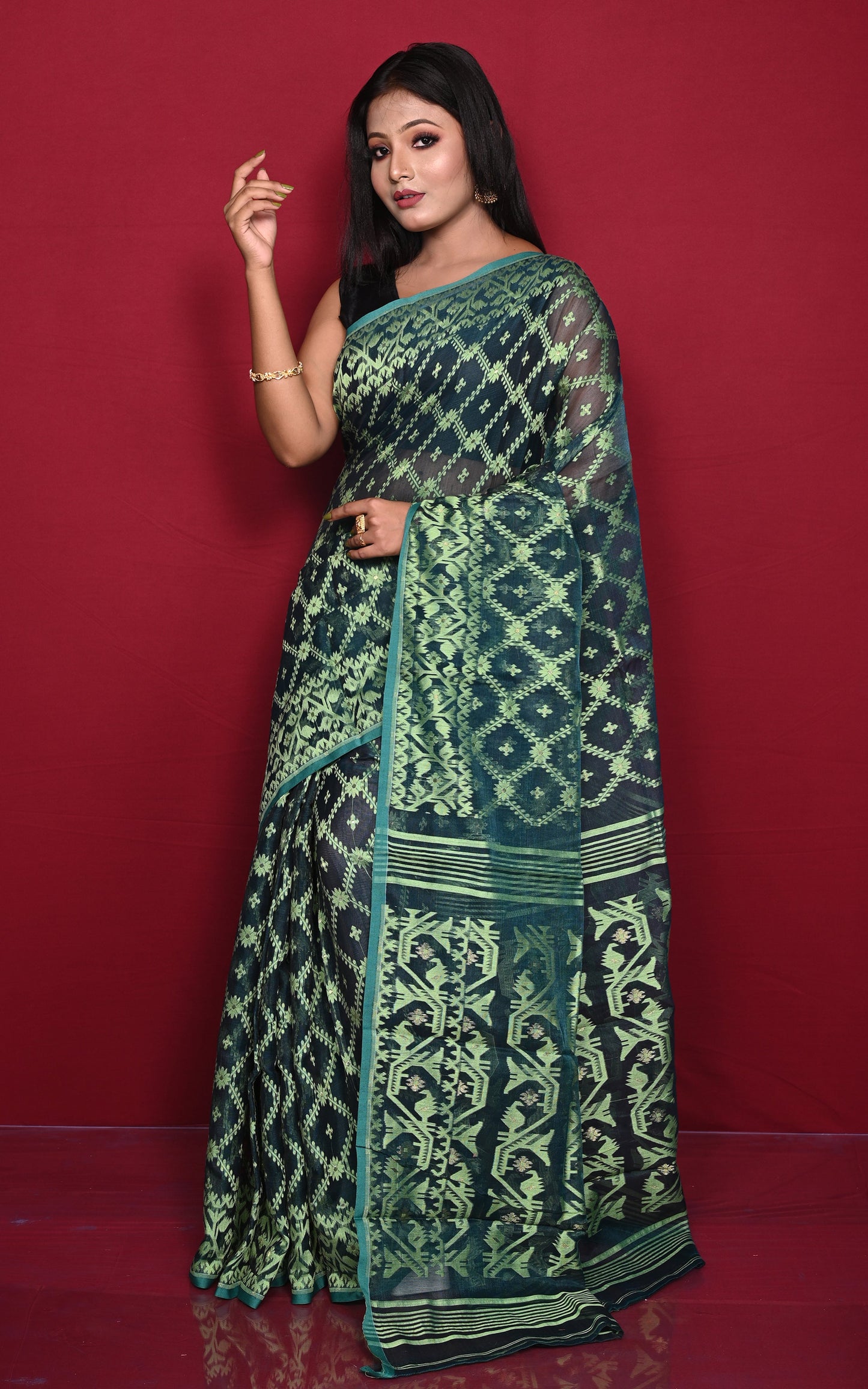 Traditional Cotton Muslin Soft Jamdani Saree in Pine Green and Light Green