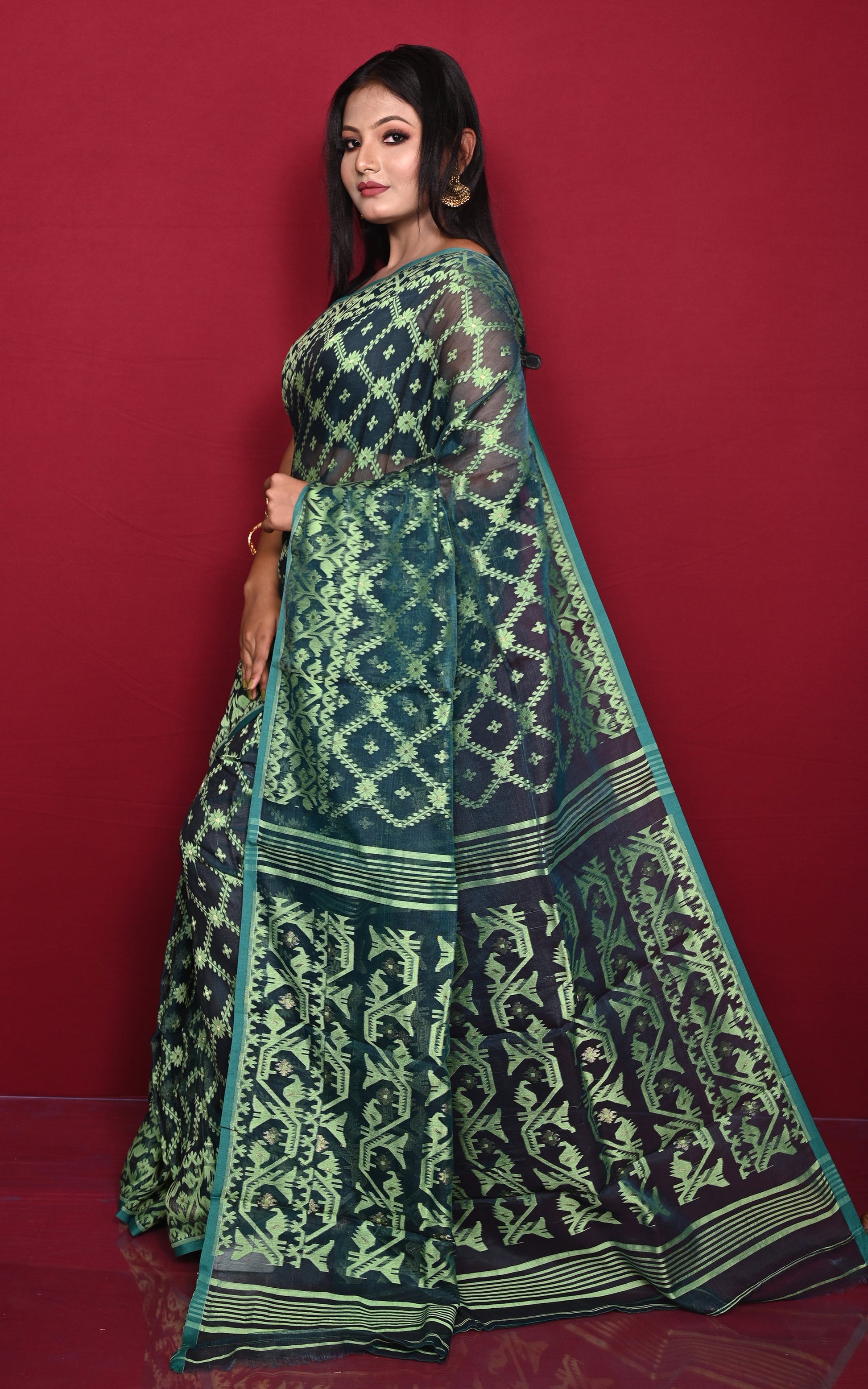 Traditional Cotton Muslin Soft Jamdani Saree in Pine Green and Light Green