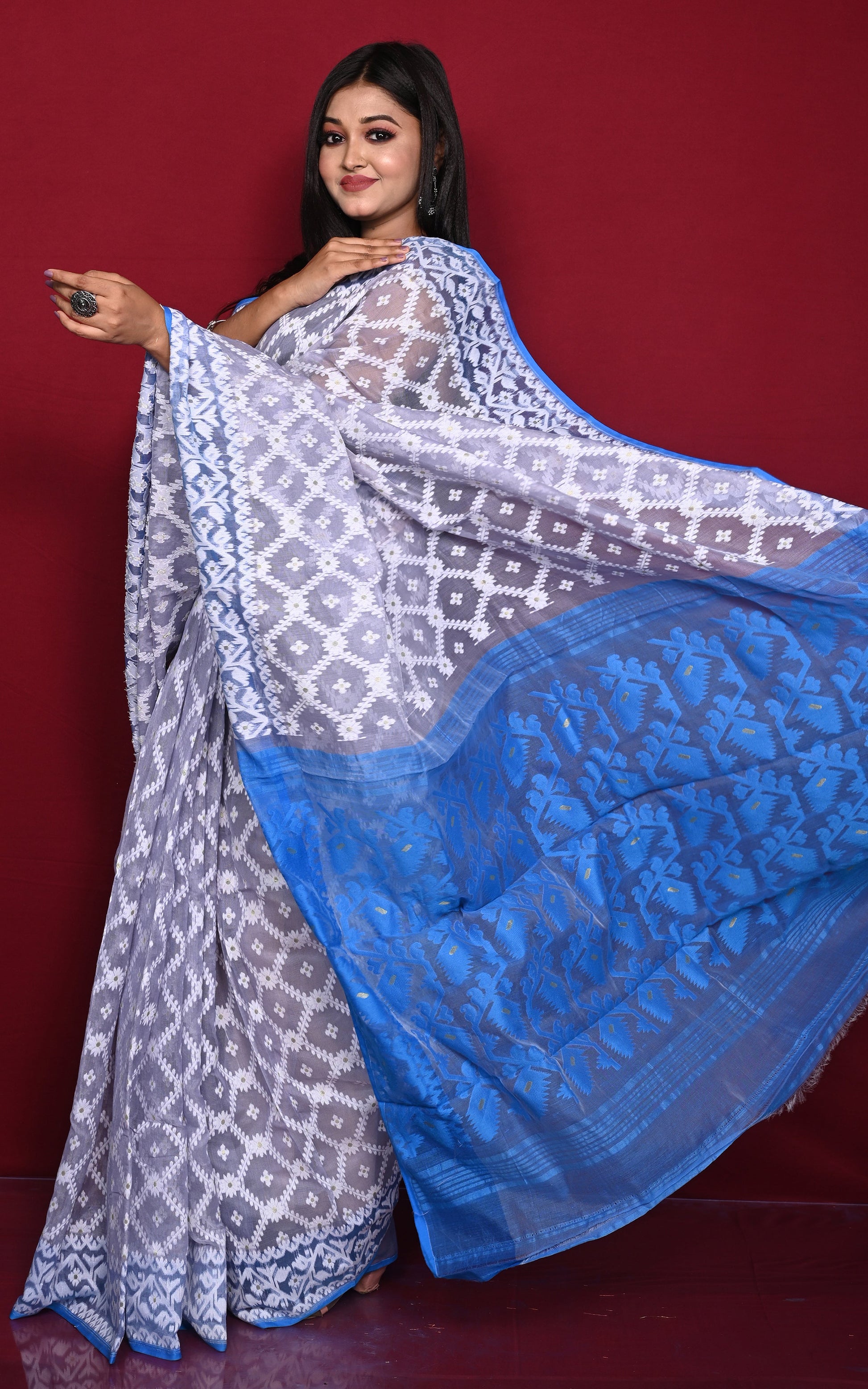 Traditional Cotton Muslin Soft Jamdani Saree in Off White and Dodger Blue