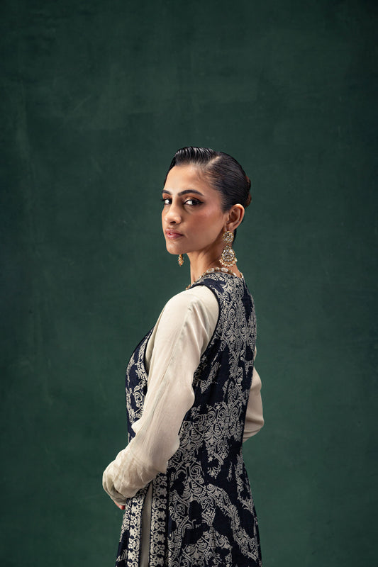 Tehzeeb Printed Full Length Jacket with a Full Sleeves Grey Anarkali