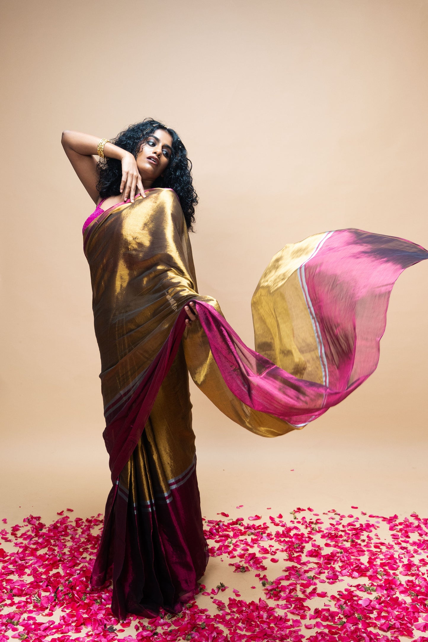 TAVYA saree I Golden Handloom Tissue Saree