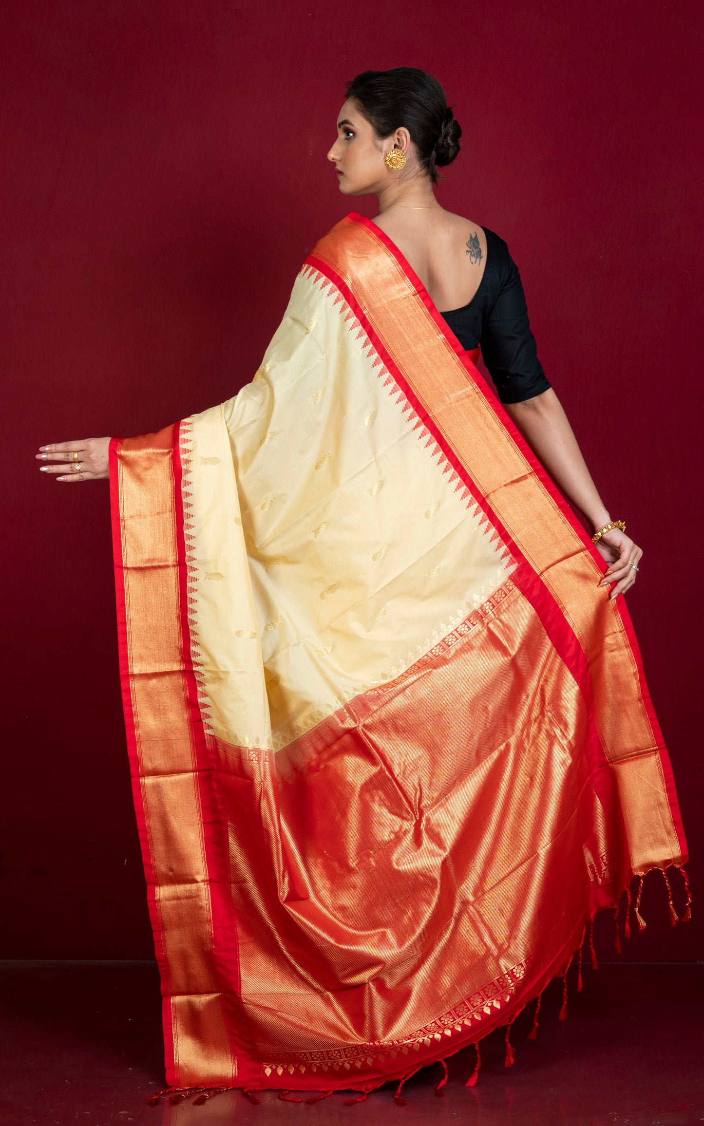 Blended Gadwal Silk Saree in Gnocchi Beige and Red