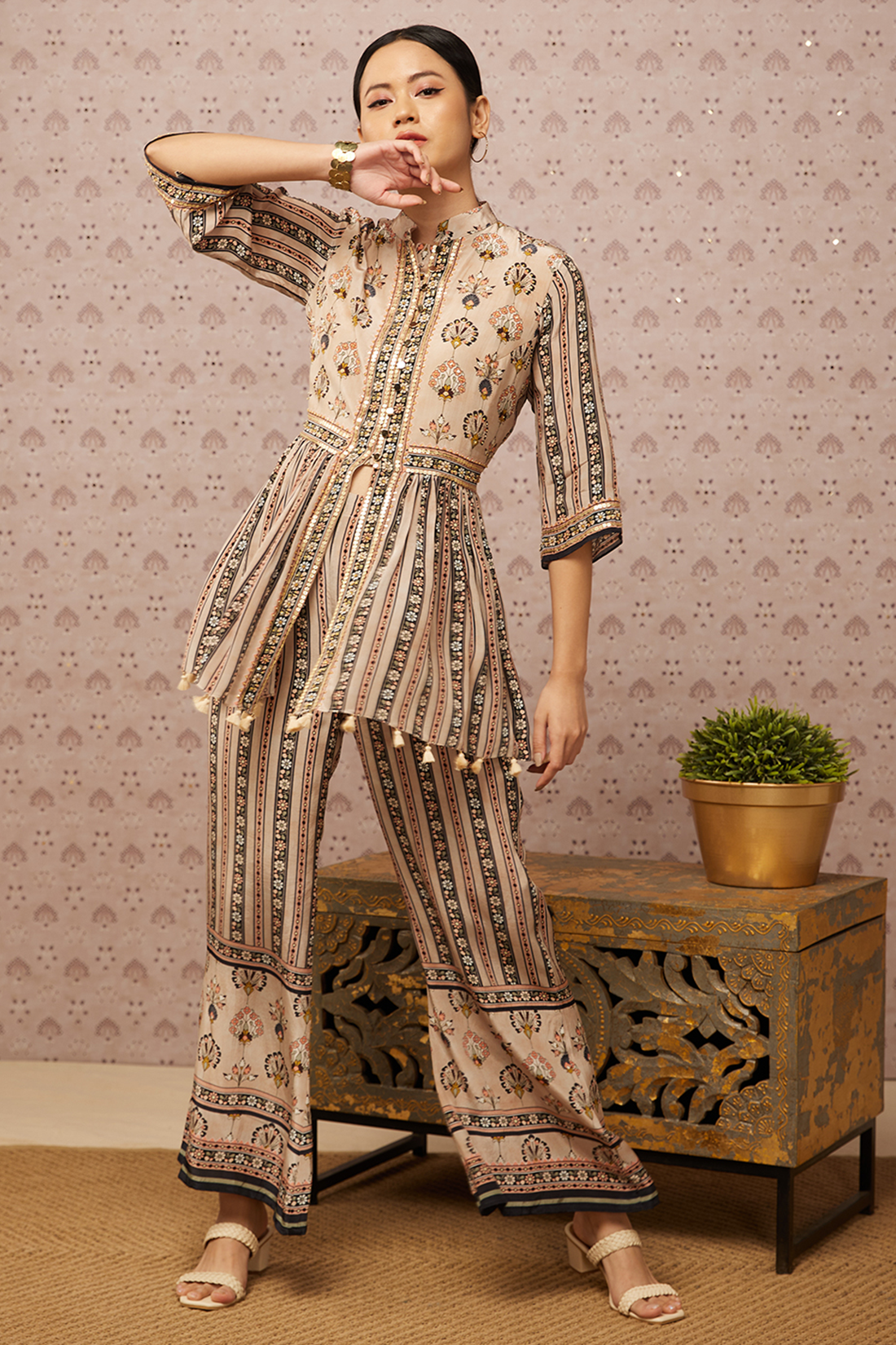 Sarouk Embroidered Kurta Set