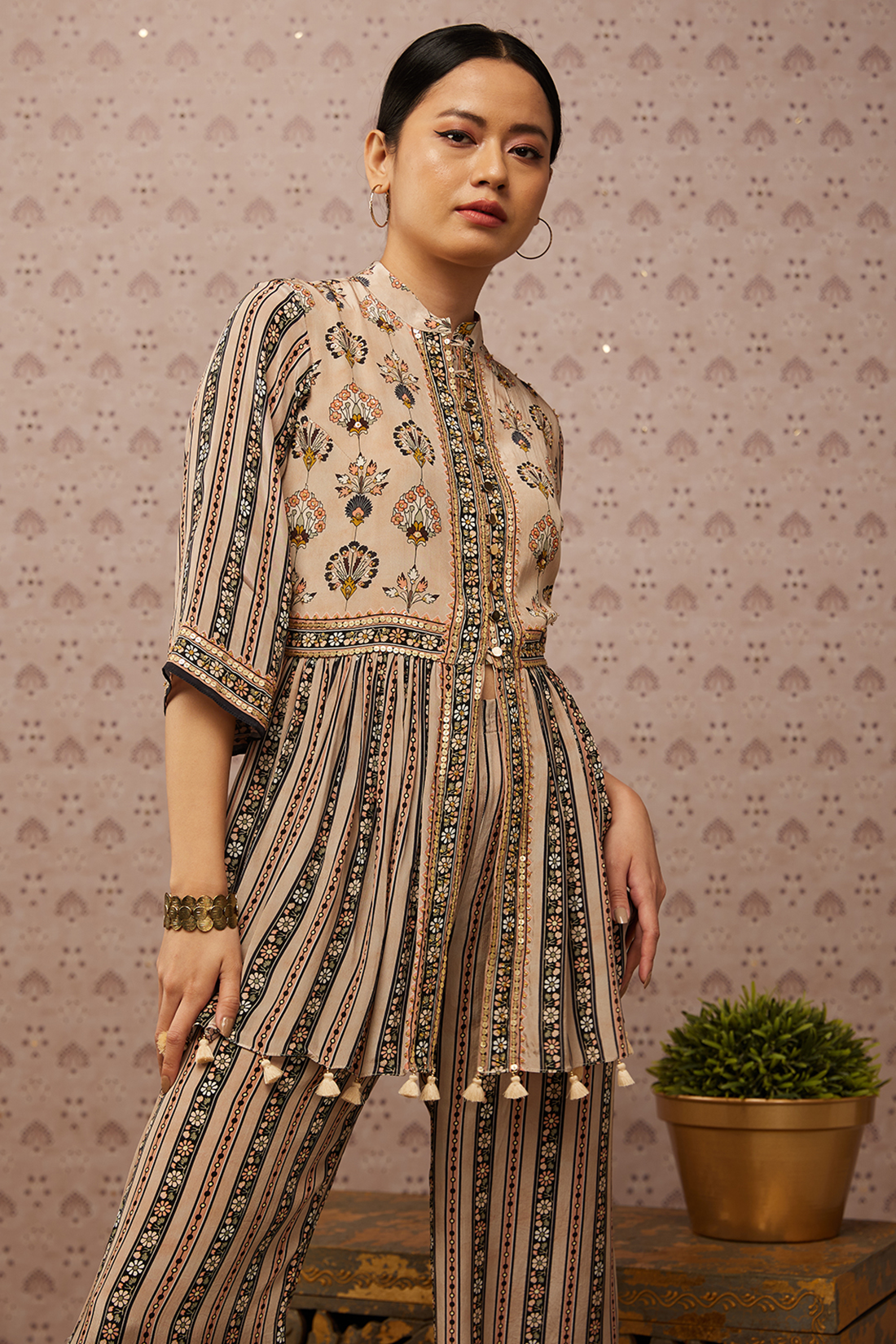 Sarouk Embroidered Kurta Set