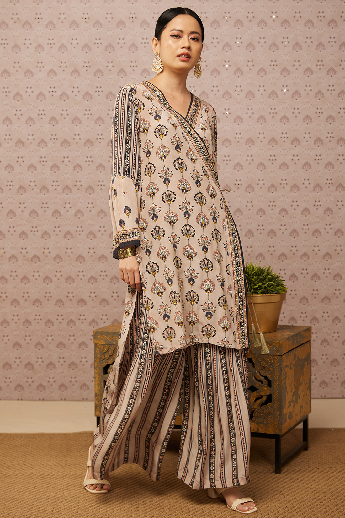 Sarouk Embroidered Angarkha Set