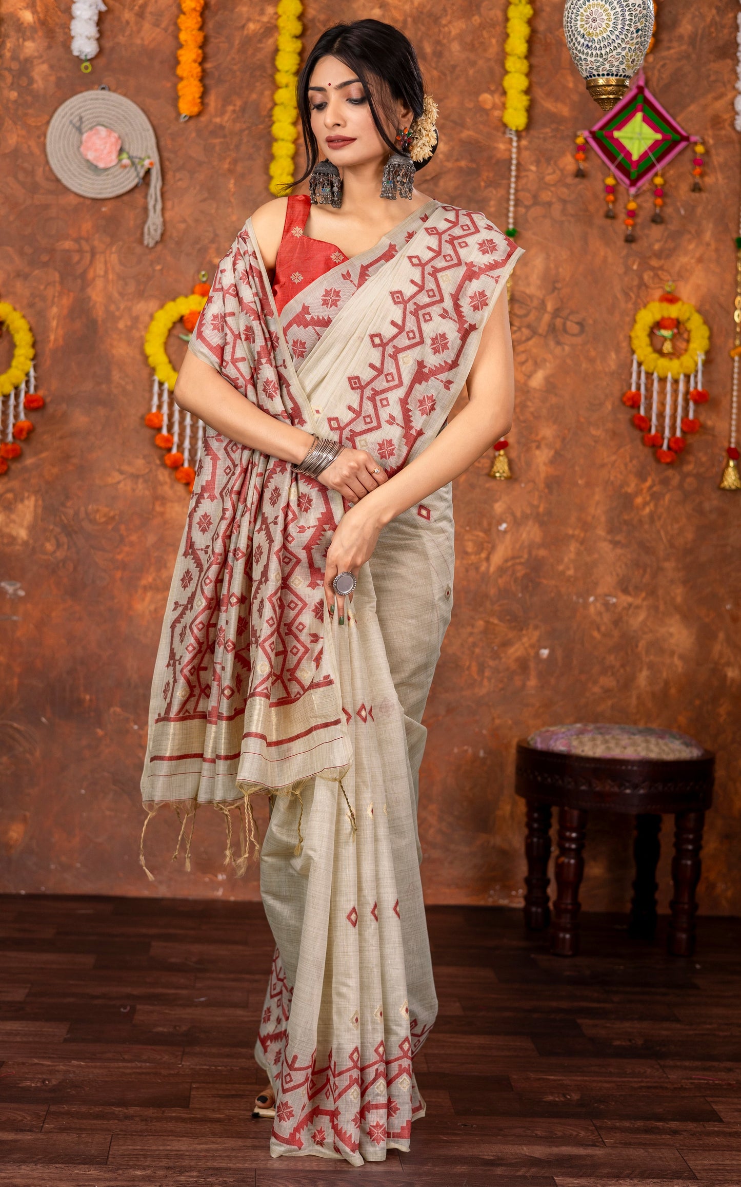 Tantuja Inspired Traditional Karat Needle Nakshi Jaal Work Soft Jamdani Saree in Beige, Red and Matte Golden