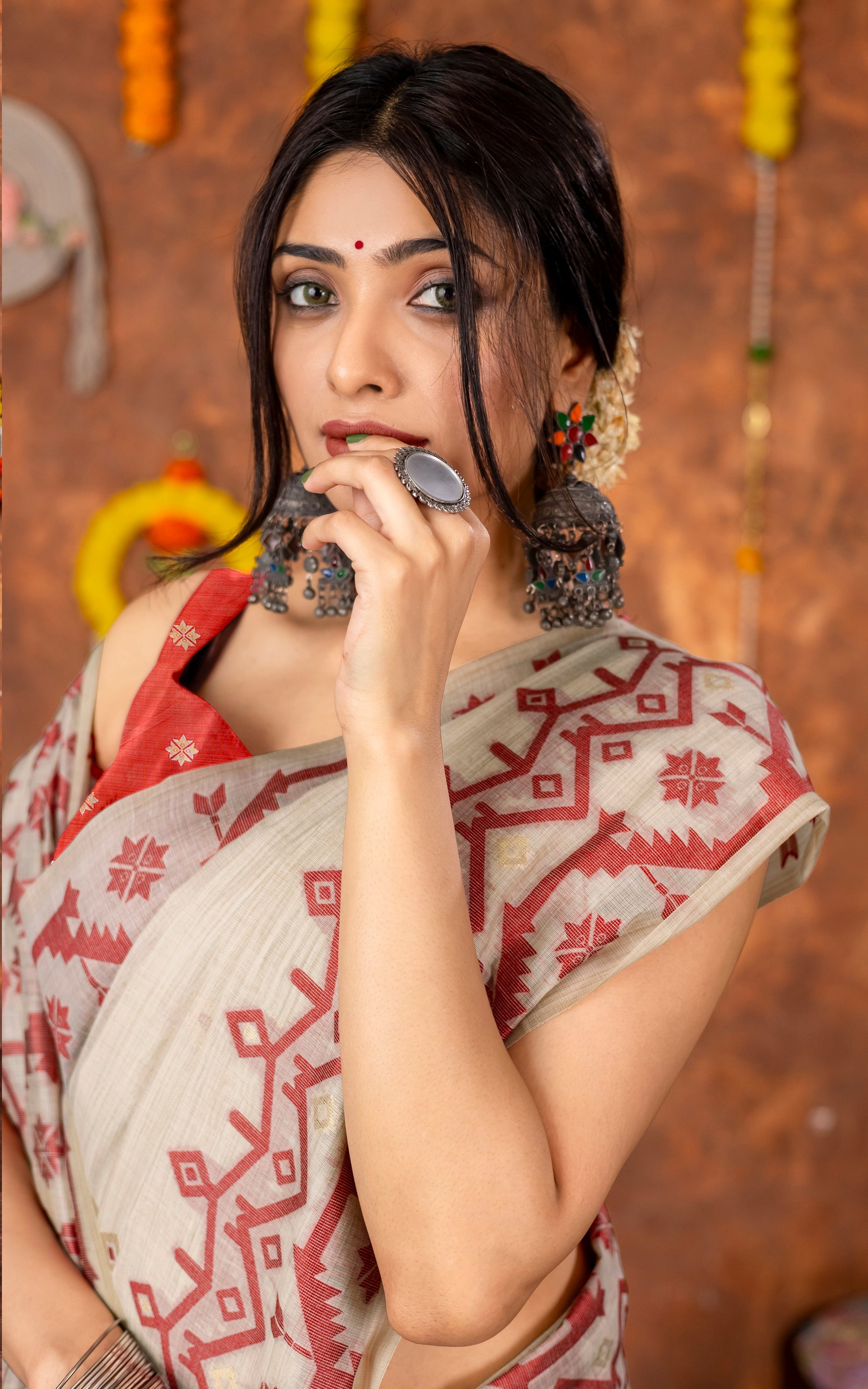 Tantuja Inspired Traditional Karat Needle Nakshi Jaal Work Soft Jamdani Saree in Beige, Red and Matte Golden 