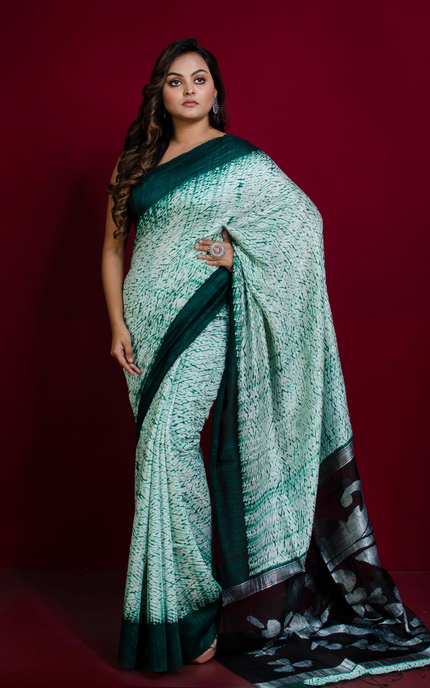 Pure Handloom Matka Shibori Jamdani Saree in Off White and  Green