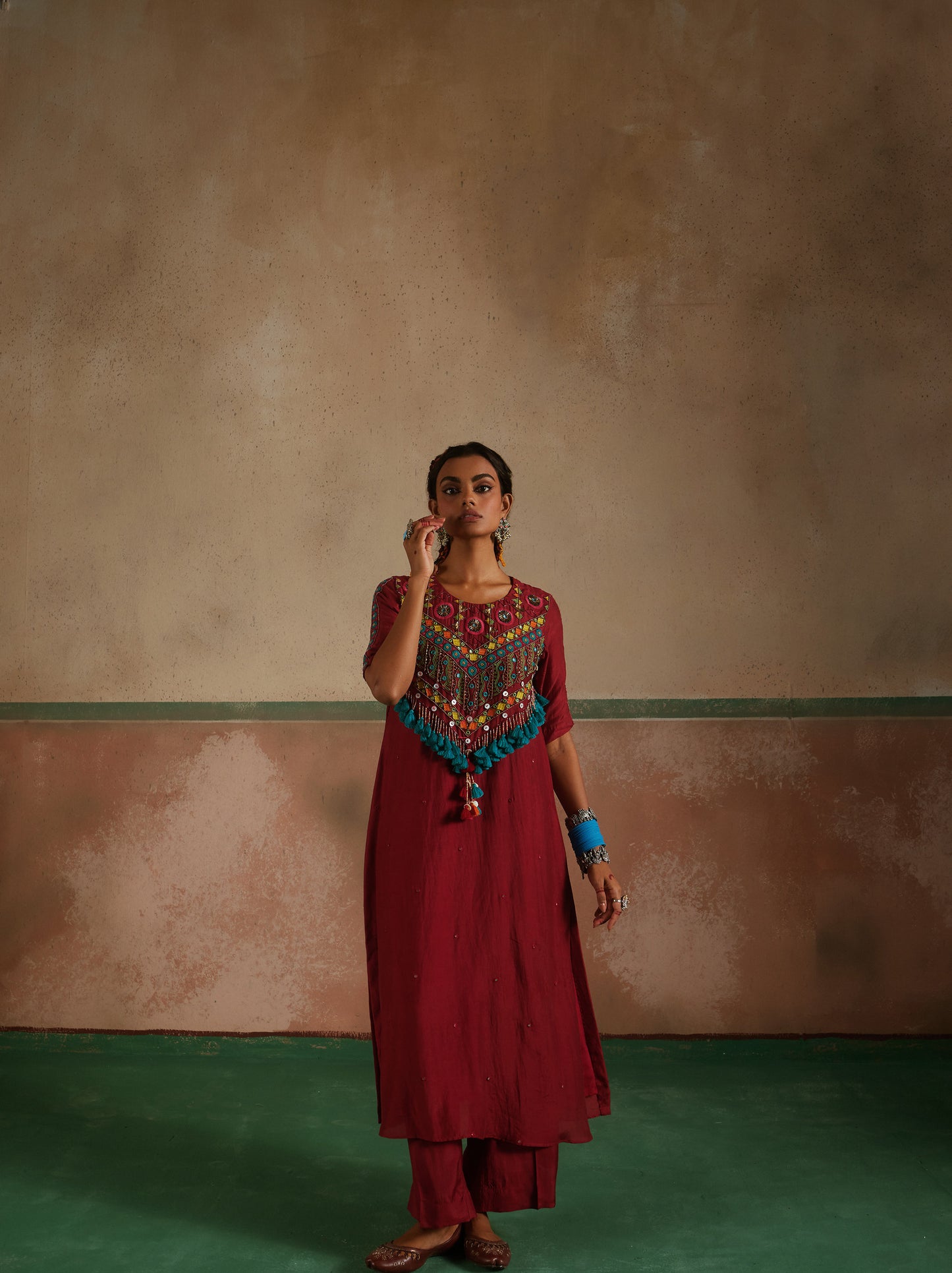 red choli embroidered kurta set Rang